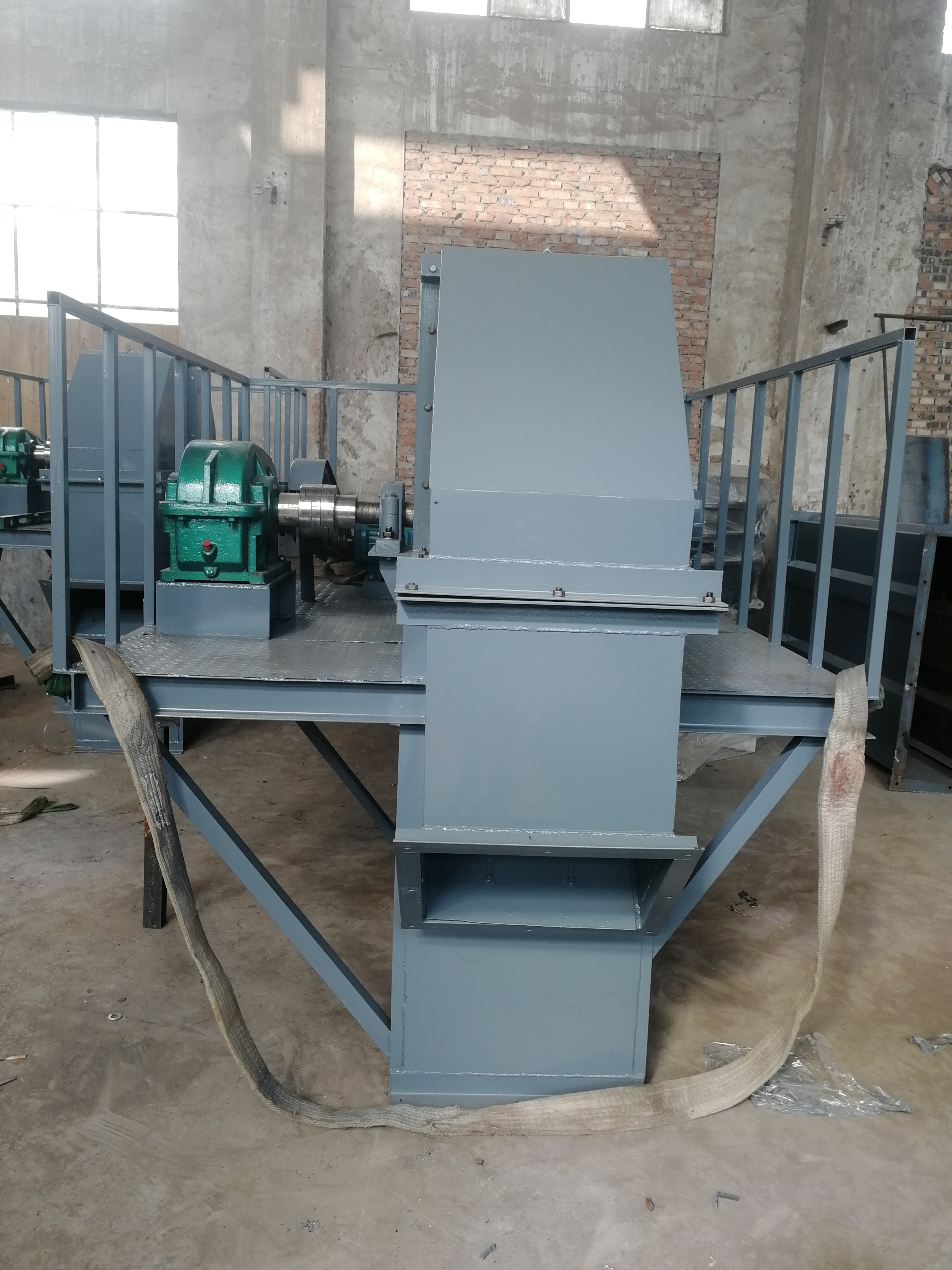 如何解決斗式提升機導線堵塞的問題(如何解決斗式提升機內部風壓)