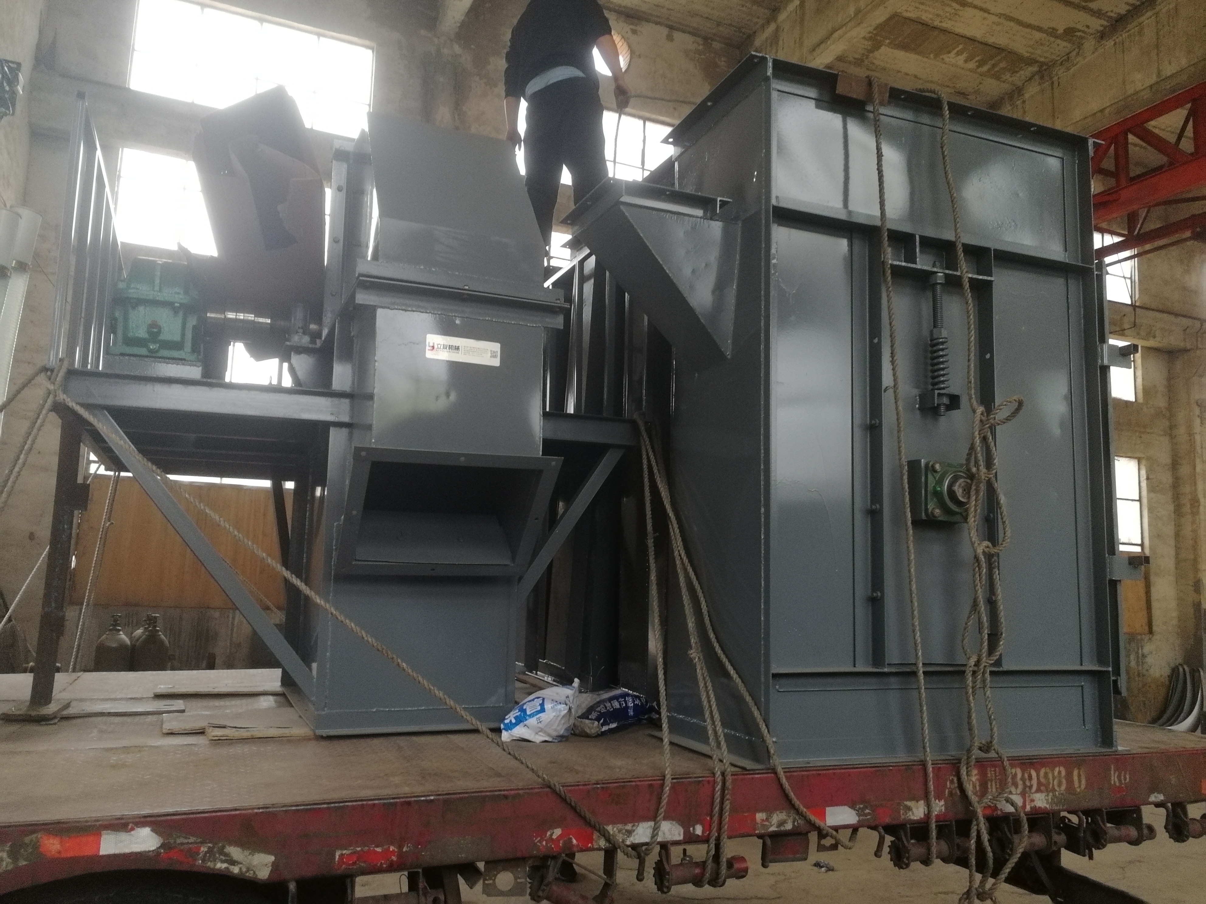 z型翻斗提升機(jī)相比其他提升機(jī)的優(yōu)勢在哪里？ (翻斗式提升機(jī)視頻)