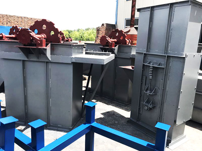  對斗式提升機的安全隱患了解多少? 我們來介紹一些以下內(nèi)容(多型號斗式提升機)