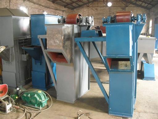 提升機(jī)耐腐蝕性設(shè)計(jì)時(shí)要考慮哪些因素